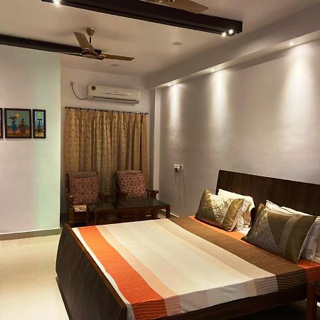The Sunaina Hotel Varanasi Bagian luar foto