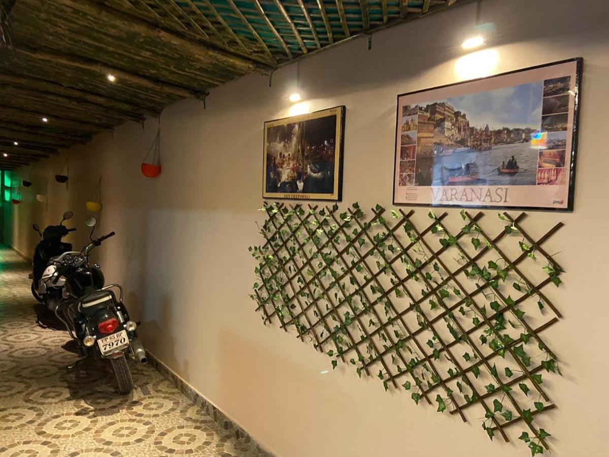 The Sunaina Hotel Varanasi Bagian luar foto