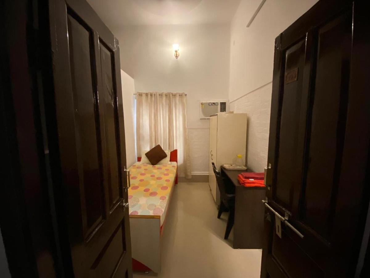 The Sunaina Hotel Varanasi Bagian luar foto