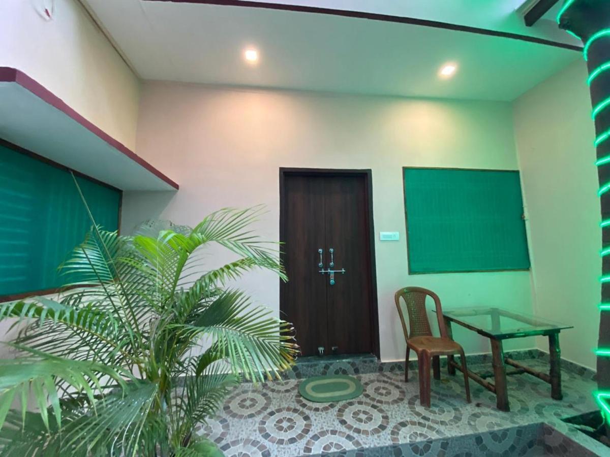 The Sunaina Hotel Varanasi Bagian luar foto