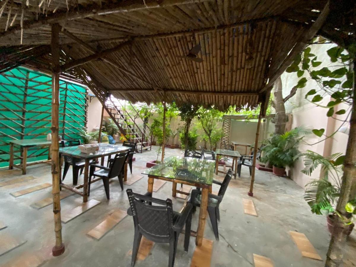 The Sunaina Hotel Varanasi Bagian luar foto