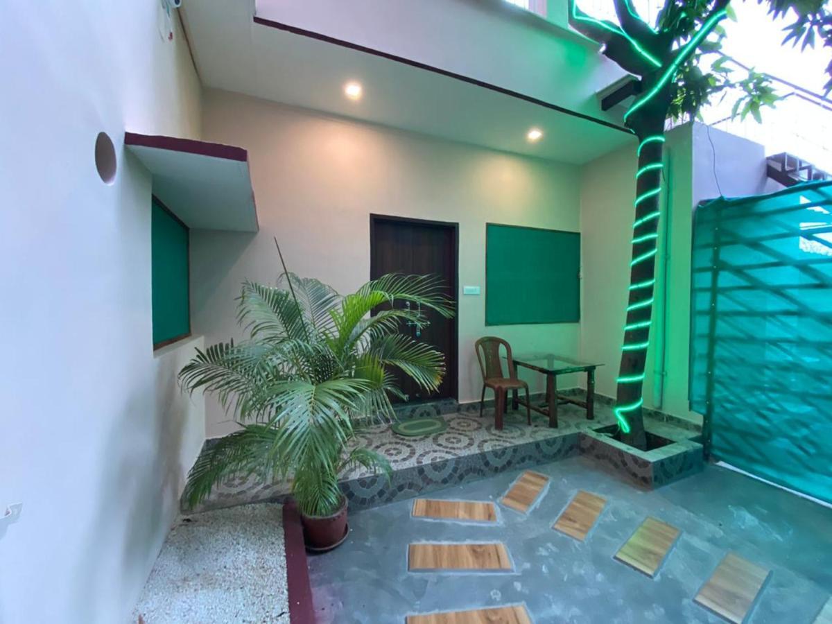 The Sunaina Hotel Varanasi Bagian luar foto