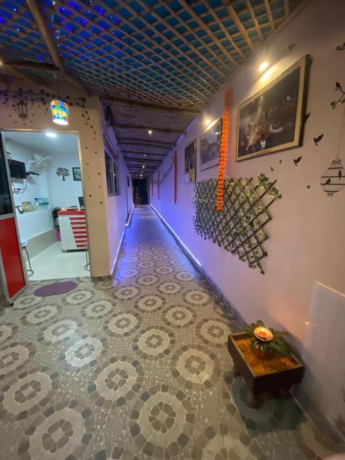 The Sunaina Hotel Varanasi Bagian luar foto