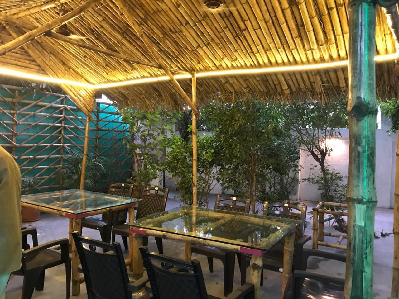 The Sunaina Hotel Varanasi Bagian luar foto