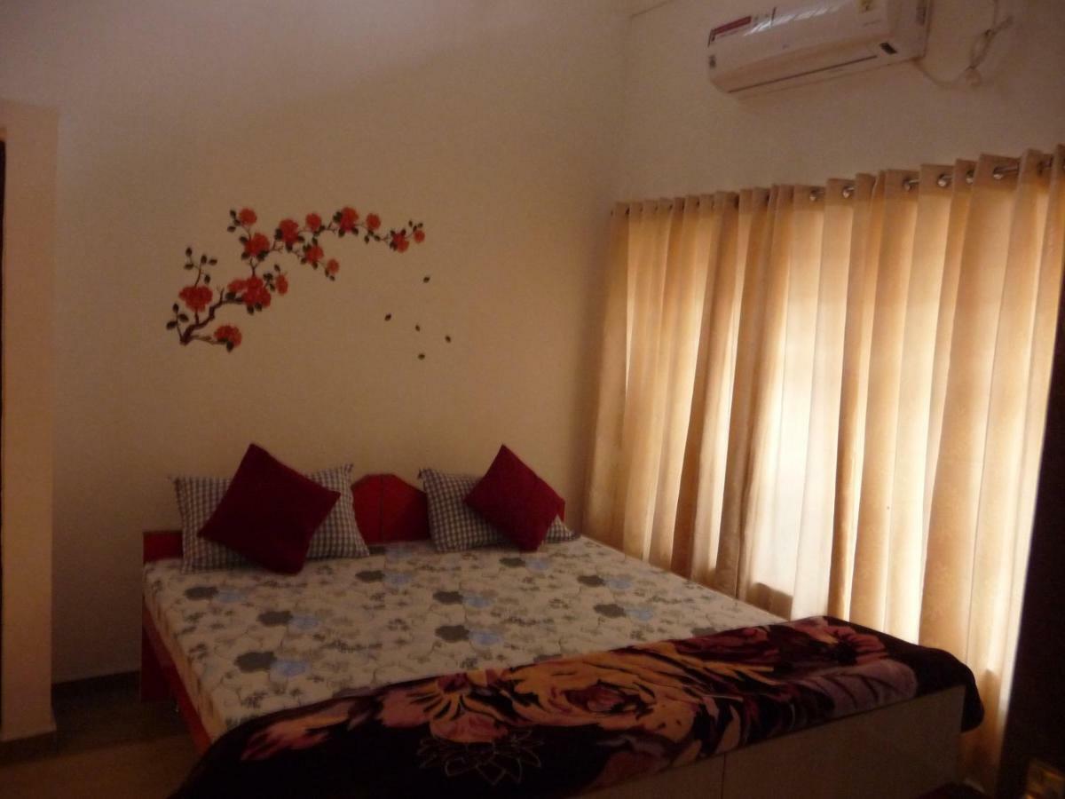 The Sunaina Hotel Varanasi Bagian luar foto